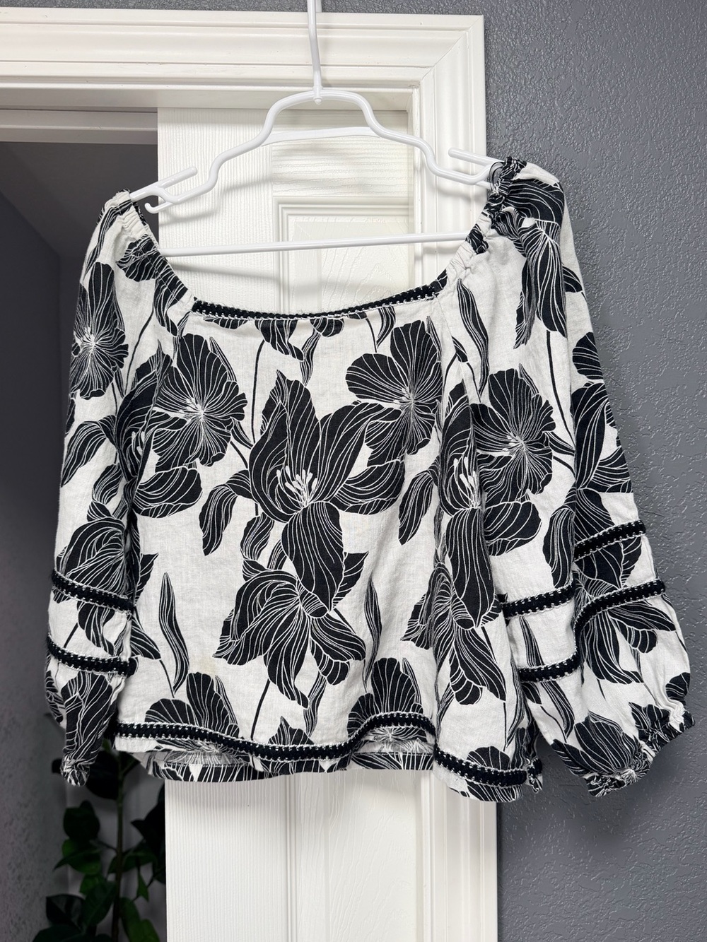 Tahari Black & White Floral Peasant Blouse